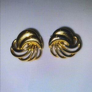 Elegant Gold Swirl Earrings